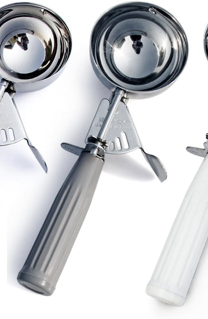 New Star Foodservice 34769 Commercial-Grade Thumb Press Food Disher/Ice Cream Scoop, 18/8 Stainless Steel, 4 oz, Size 8, Grey