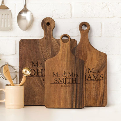 callie Personalized Mr & Mrs Cutting Board Wedding Gifts for Newlywed Couples, Wooden Engraved Chopping Board Marriage Gifts for Bride Groom (S, M, L)