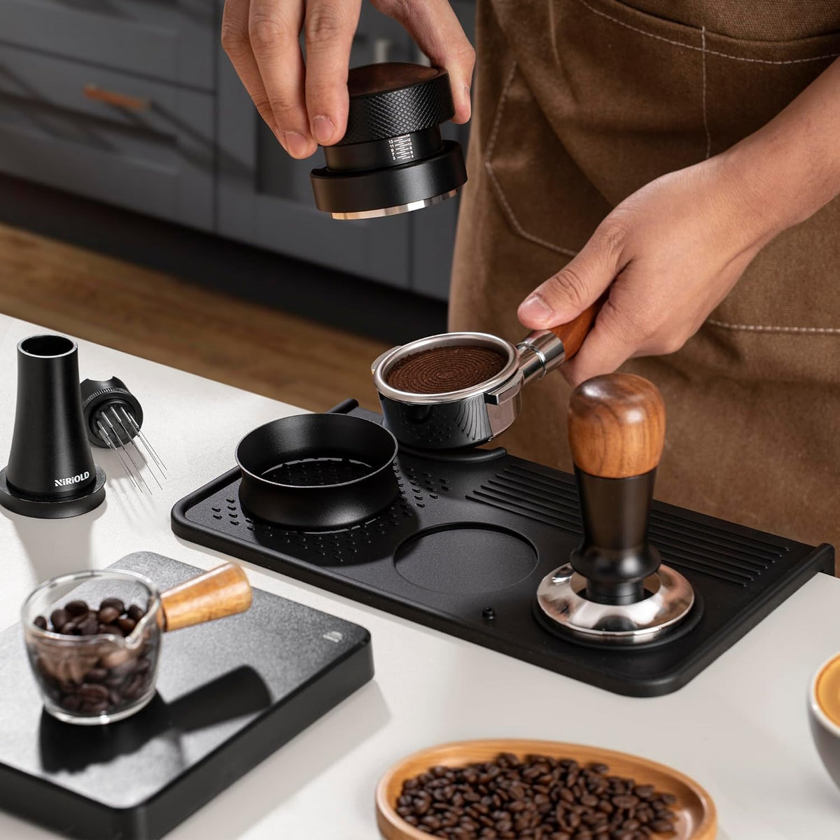Espresso Tamping Mat, Coffee Tamper Mat, Food Grade Silicone 10.43″×5.63″ Portafilter Mat for Barista Espresso Machine Acceessories, Waterproof Heat Resistant Tamp Station for counter (Black)