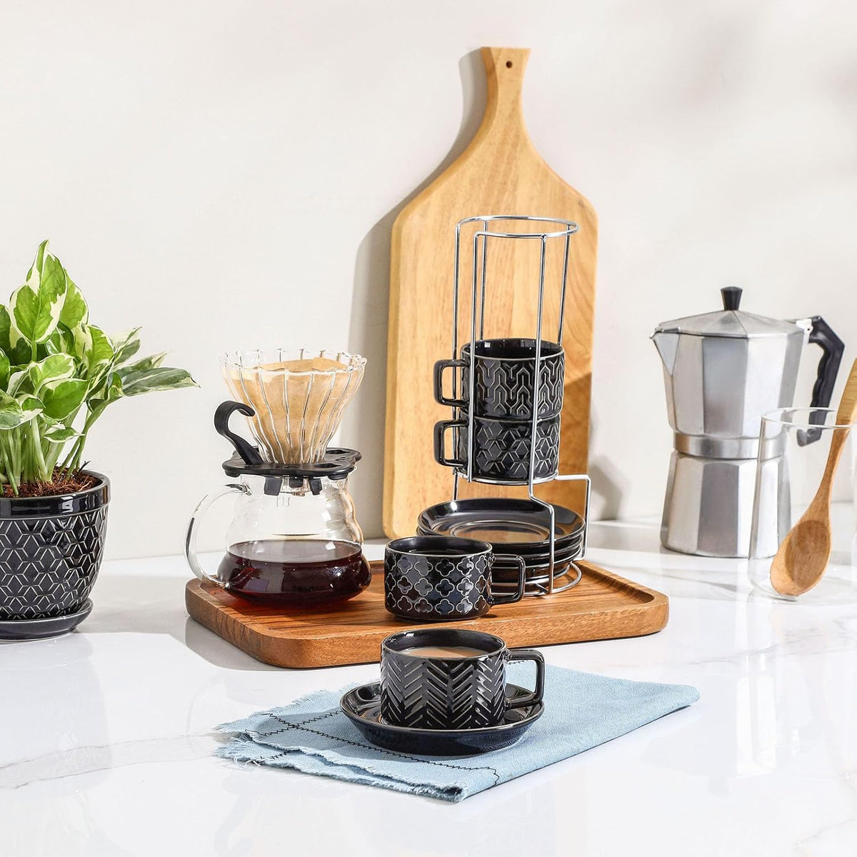 Sureasy Ceramic Espresso Cups Set of 4 – 4 oz Black Stackable Cappuccino Cups with Saucers and Metal Stand, Embossed Mugs for Latte, Mocha, Tea