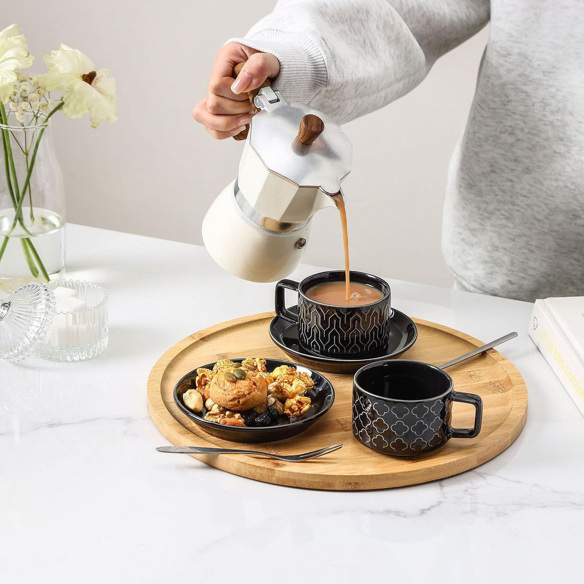 Sureasy Ceramic Espresso Cups Set of 4 – 4 oz Black Stackable Cappuccino Cups with Saucers and Metal Stand, Embossed Mugs for Latte, Mocha, Tea