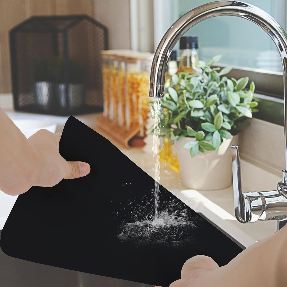 Silicone Mat for Kitchen Counter, Silicone Mat Trimable to Size (Black, 15.7×11.8inch-4pcs), BPA-Free Silicone Placemat