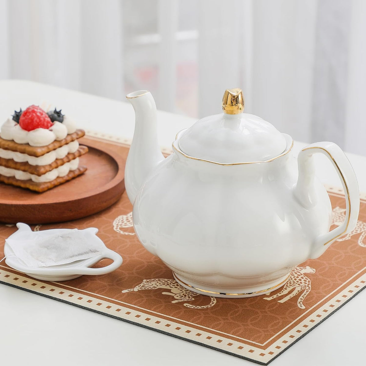 27oz White Porcelain Teapot with Gold Trim, Classic Ceramic Teapot for Loose Leaf Tea & Tea Bags, Elegant Small Teapots for Daily Use or Gifts