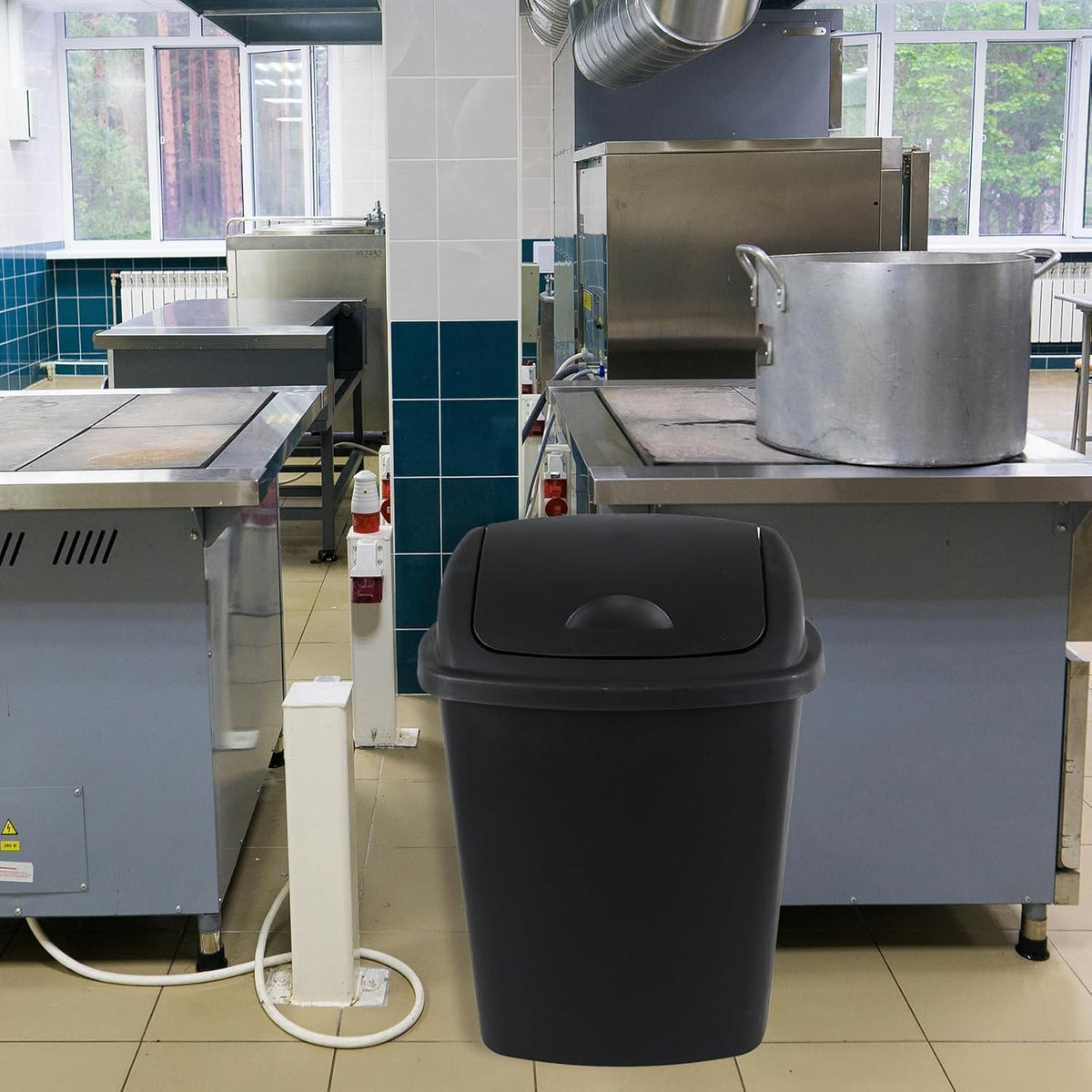 Yuright 40 L / 10 Gallon Swing Lid Trash Bins, 4 Pack Large Plastic Garbage Cans, Black