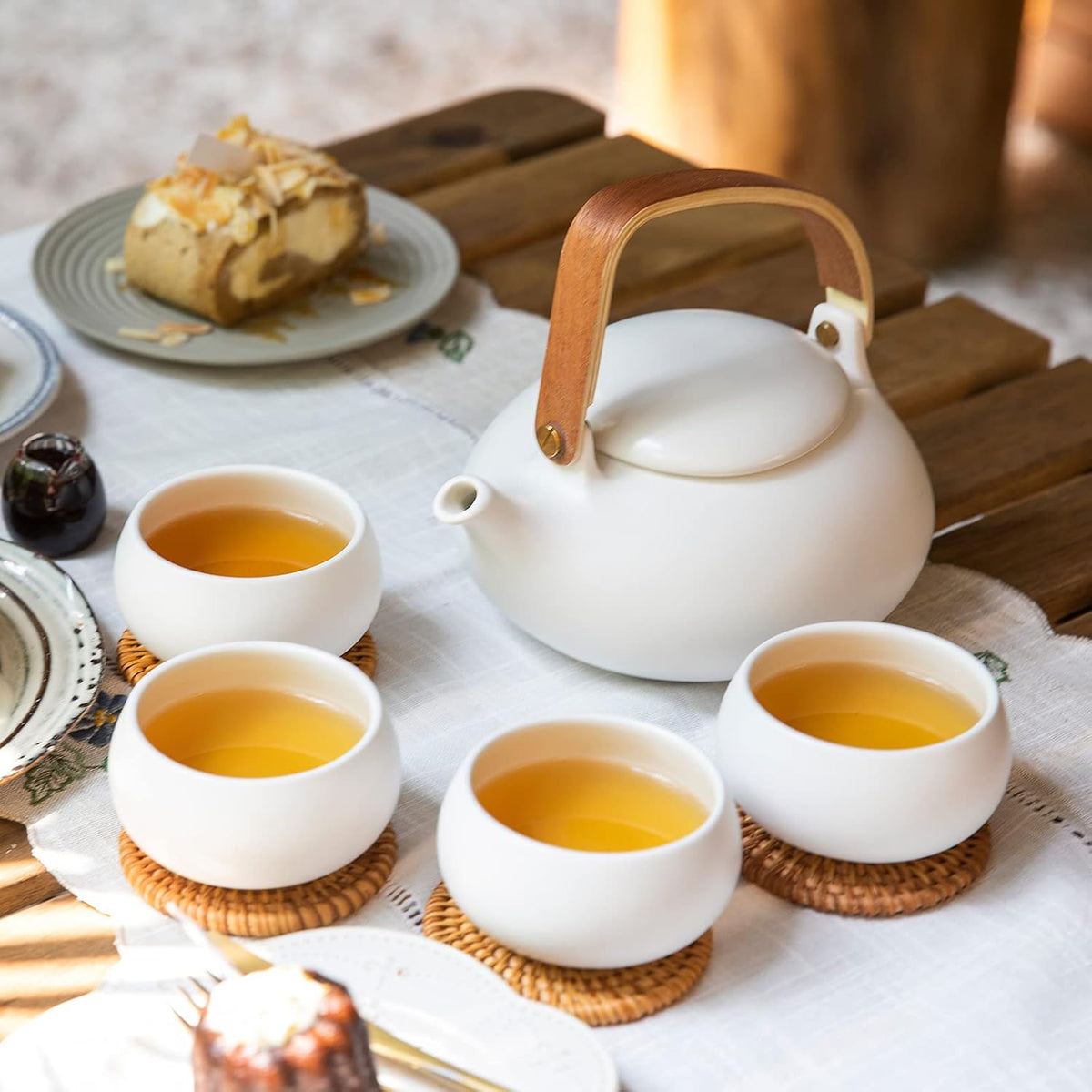Zens Modern Japanese Tea Set, 27 oz Ceramic Japanese Teapot with Fine Stainers and 4 Cups for Loose Leaf Tea Steeper