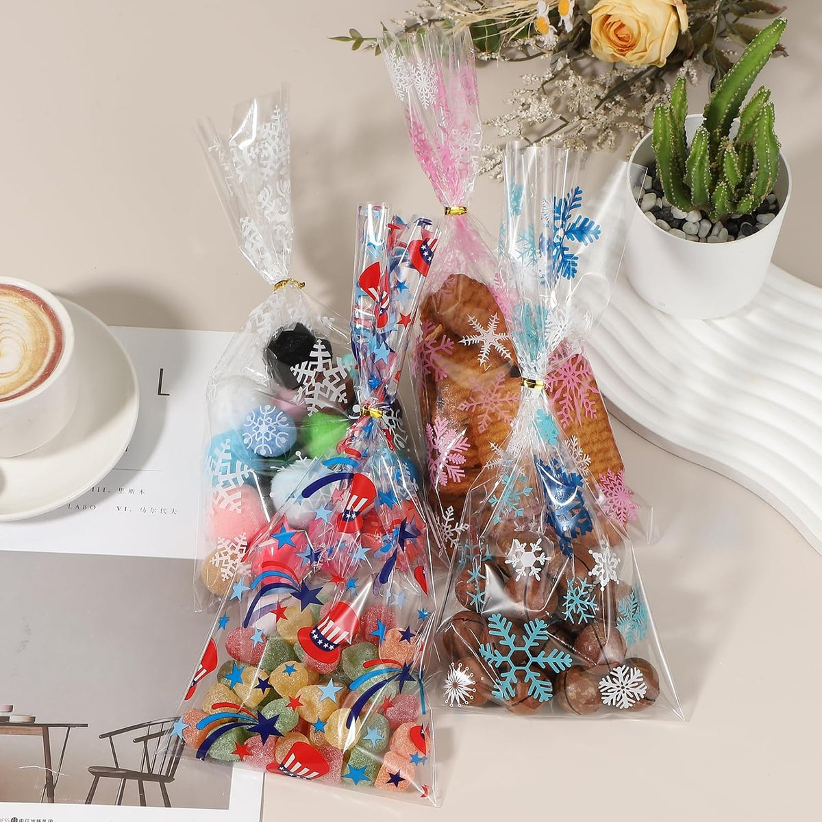 uxcell 100pcs Snowflake Treat Bags, Cookie Bags with Twist Ties for Candy Package Christmas Holiday Winter Party Favors, White