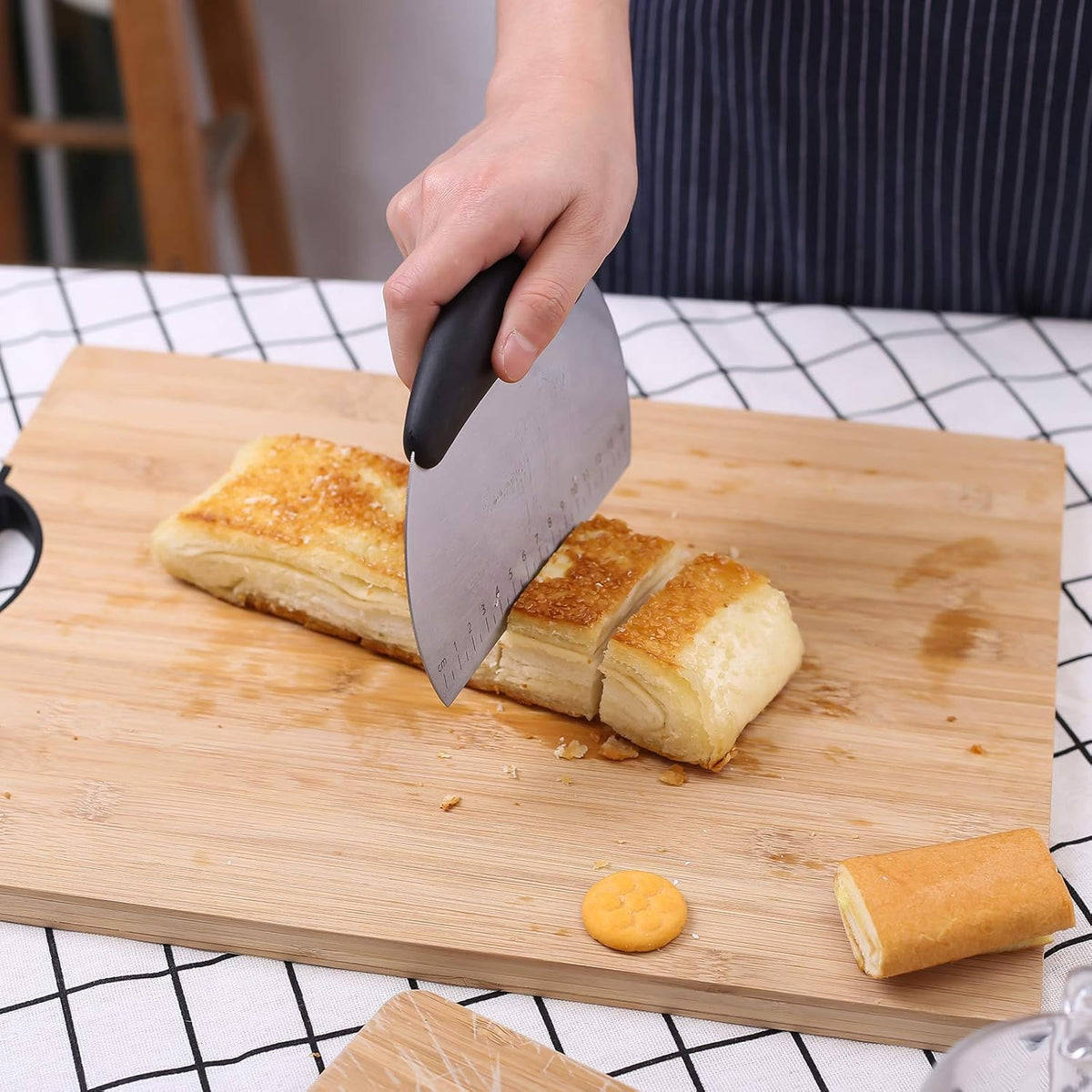 1 pcs Dough Pastry Scraper Chopper/Stainless Steel Dough Scraper Cutter with Ergonomic Rubber Non-Slip Grip/Dough Scraper Cutter/Pro Pastry Pizza